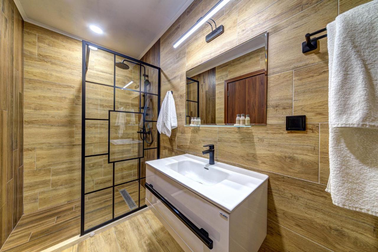 Deer Lake 521 At Oak Residence Hotel & Relax สโมลยัน ภายนอก รูปภาพ