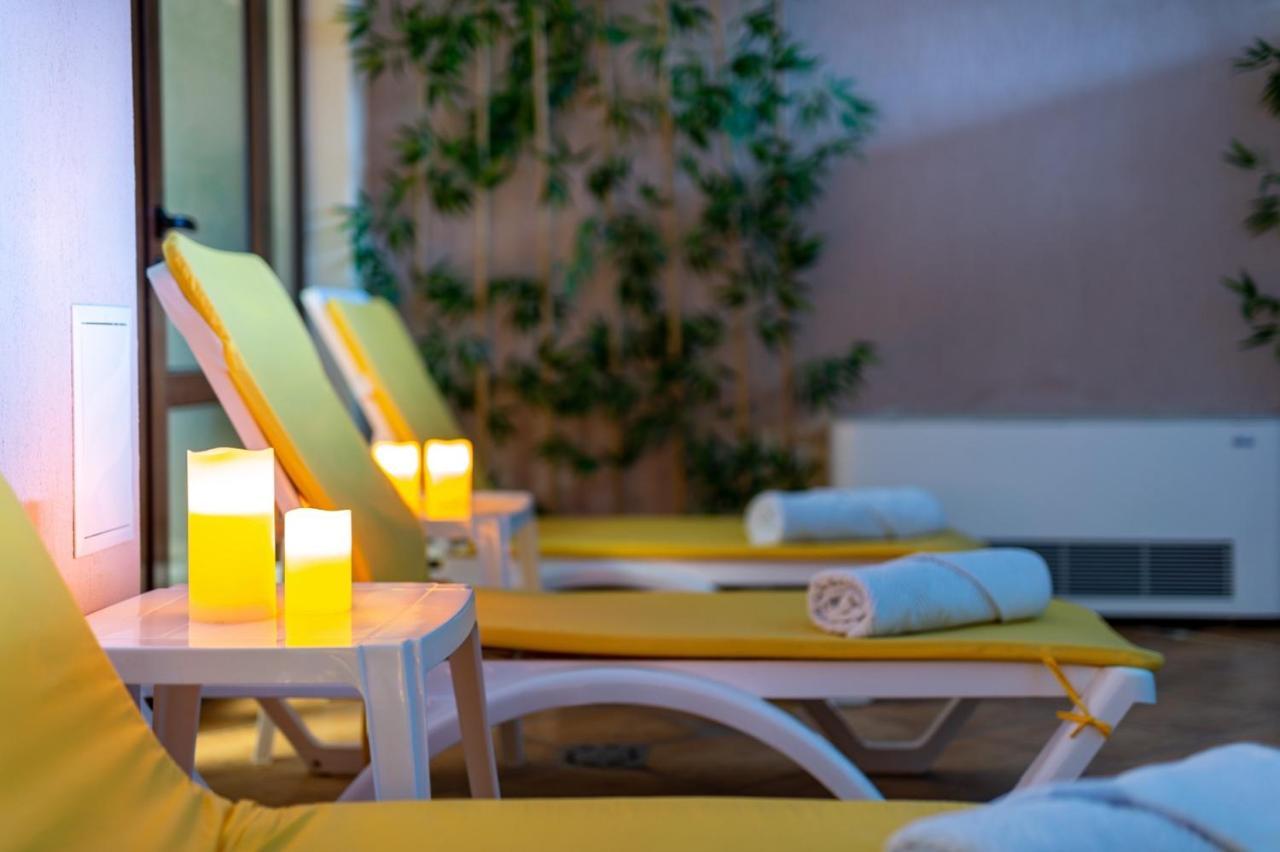 Deer Lake 521 At Oak Residence Hotel & Relax สโมลยัน ภายนอก รูปภาพ